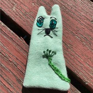 Handcrafted Green Cat Brooch